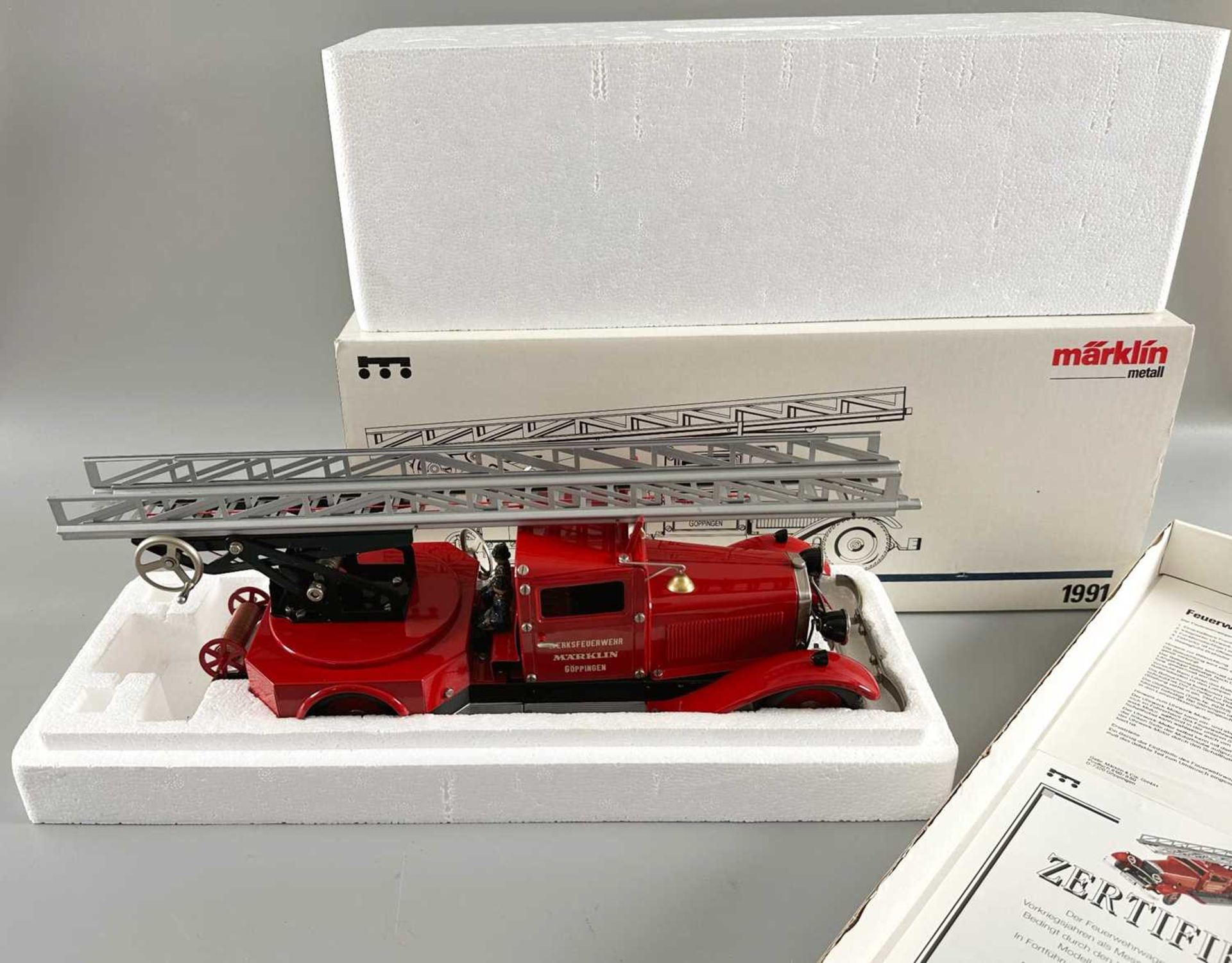 Märklin Metall 1991 Feuerwehrwagen Werksfeuerwehr Göppingen, mit Originalverpackung und Zertifikat - Bild 3 aus 4
