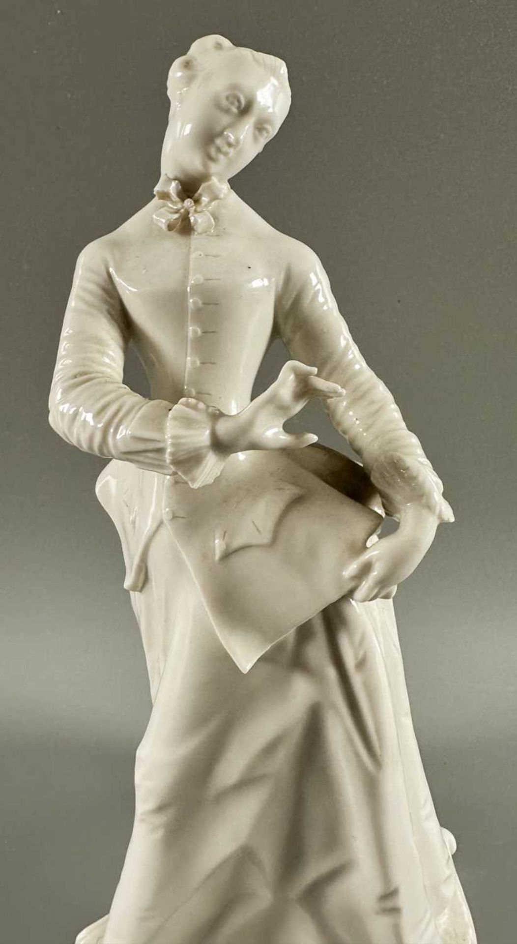 Bustelli, Franz Anton (1723-1763) Entwurf, Nymphenburg Porzellan weiß Figur Julia - Bild 3 aus 7