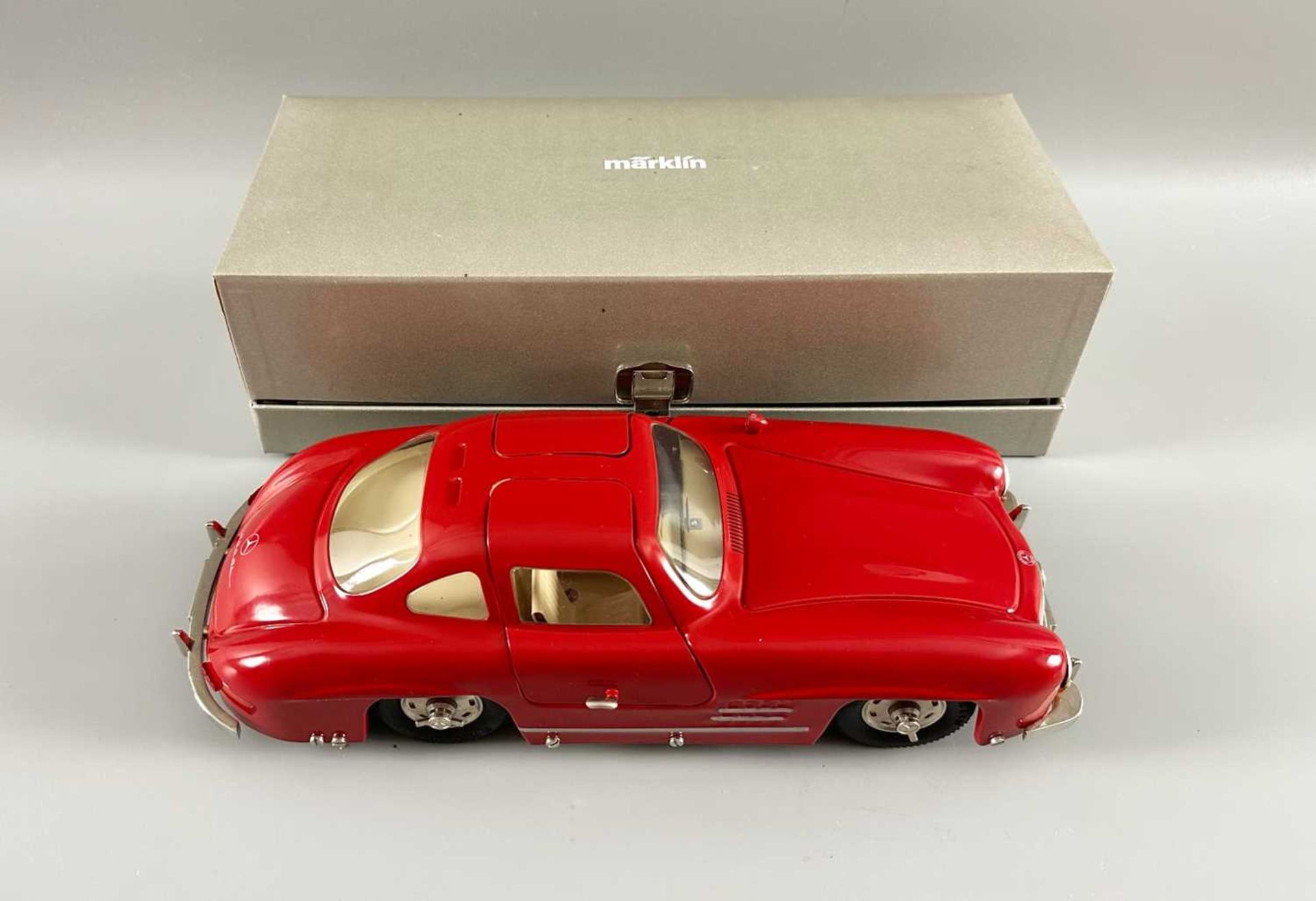 Märklin Metall 1993 1092 Mercedes 300 SL rot, mit Originalverpackung und Zertifikat - Bild 3 aus 7