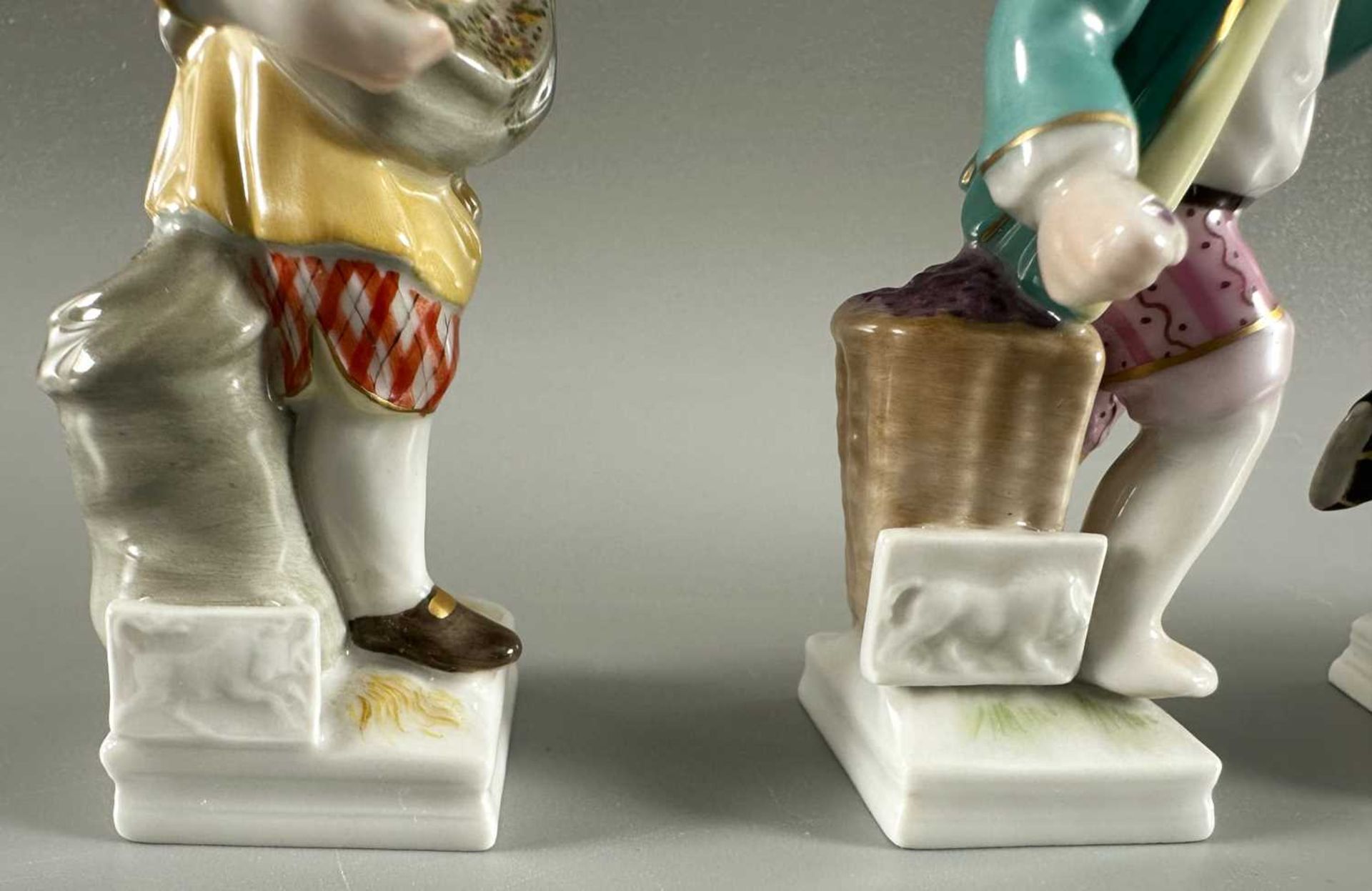 Meyer, Friedrich Elias (1723-1785) Entwurf, KPM Berlin 5 Porzellan Monatsfiguren Sternzeichen - Bild 8 aus 10