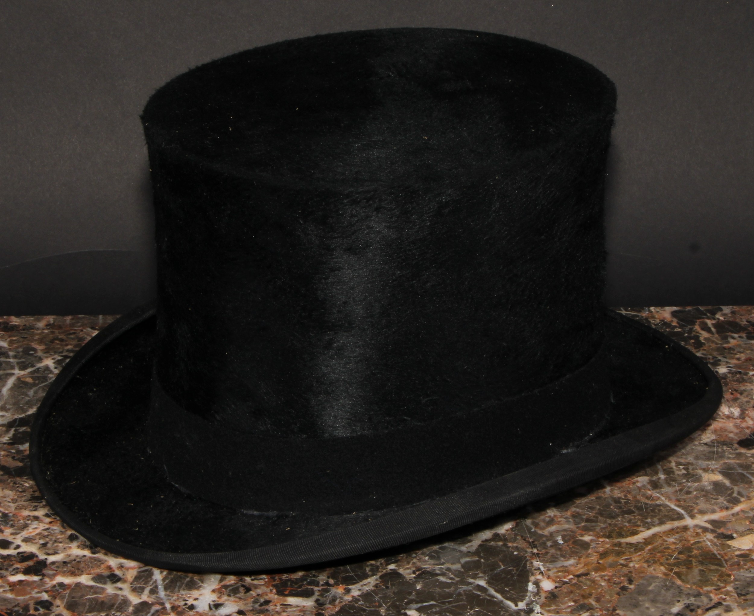 An early 20th century silk top hat, by Christys’ London, retailed by RW Forsythe Limited, Glasgow - Image 3 of 5