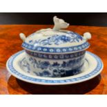 A Worcester Fence pattern drum shaped butter tub, cover and stand, decorated in underglaze blue,