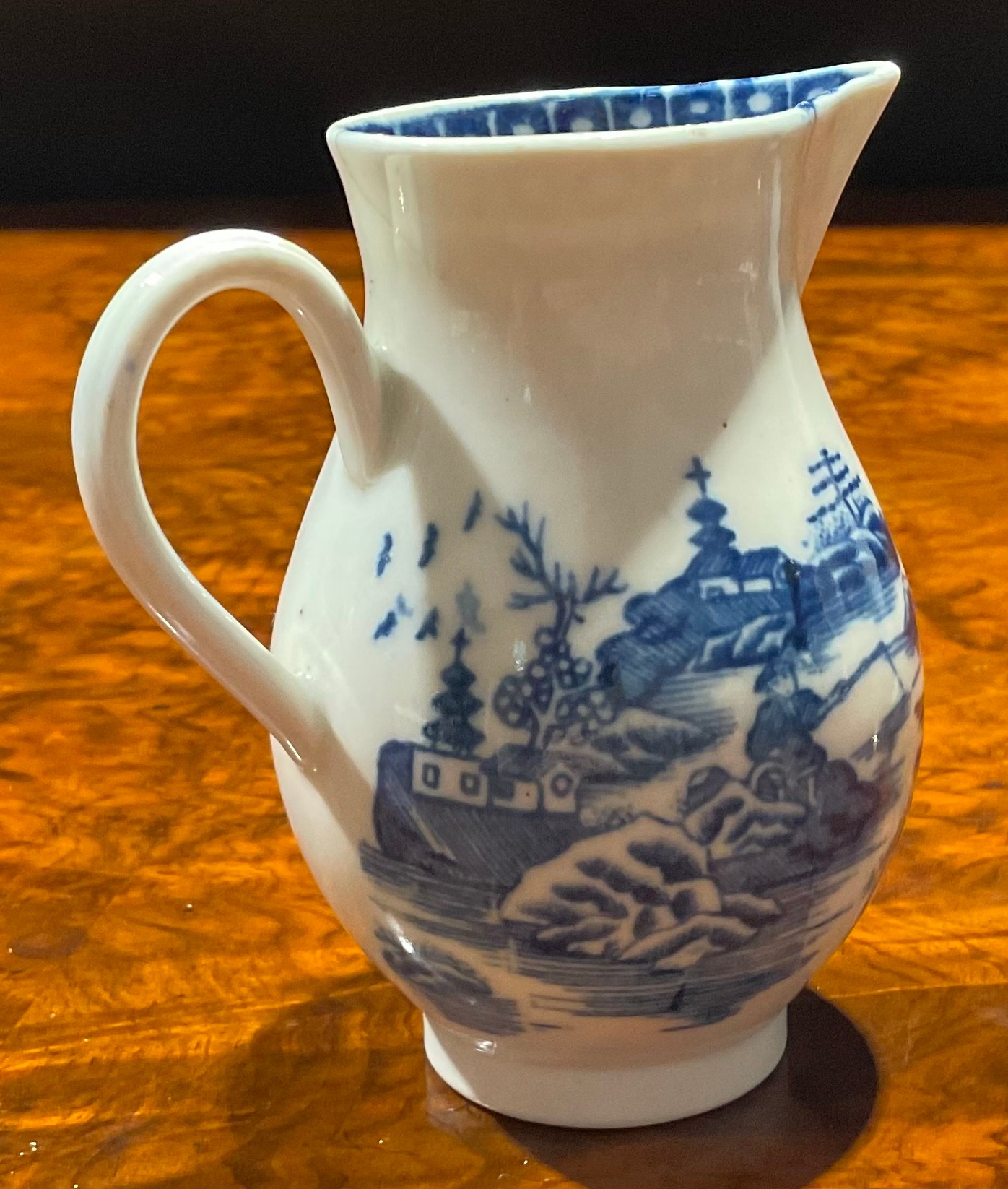 A Caughley Three Flowers pattern sparrow beak jug and cover, decorated in underglaze blue, flower - Image 9 of 13