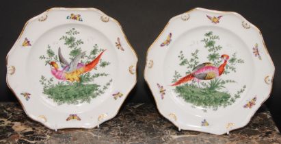A pair of Samson Paris shaped circular plates, the field painted with fanciful birds, the border