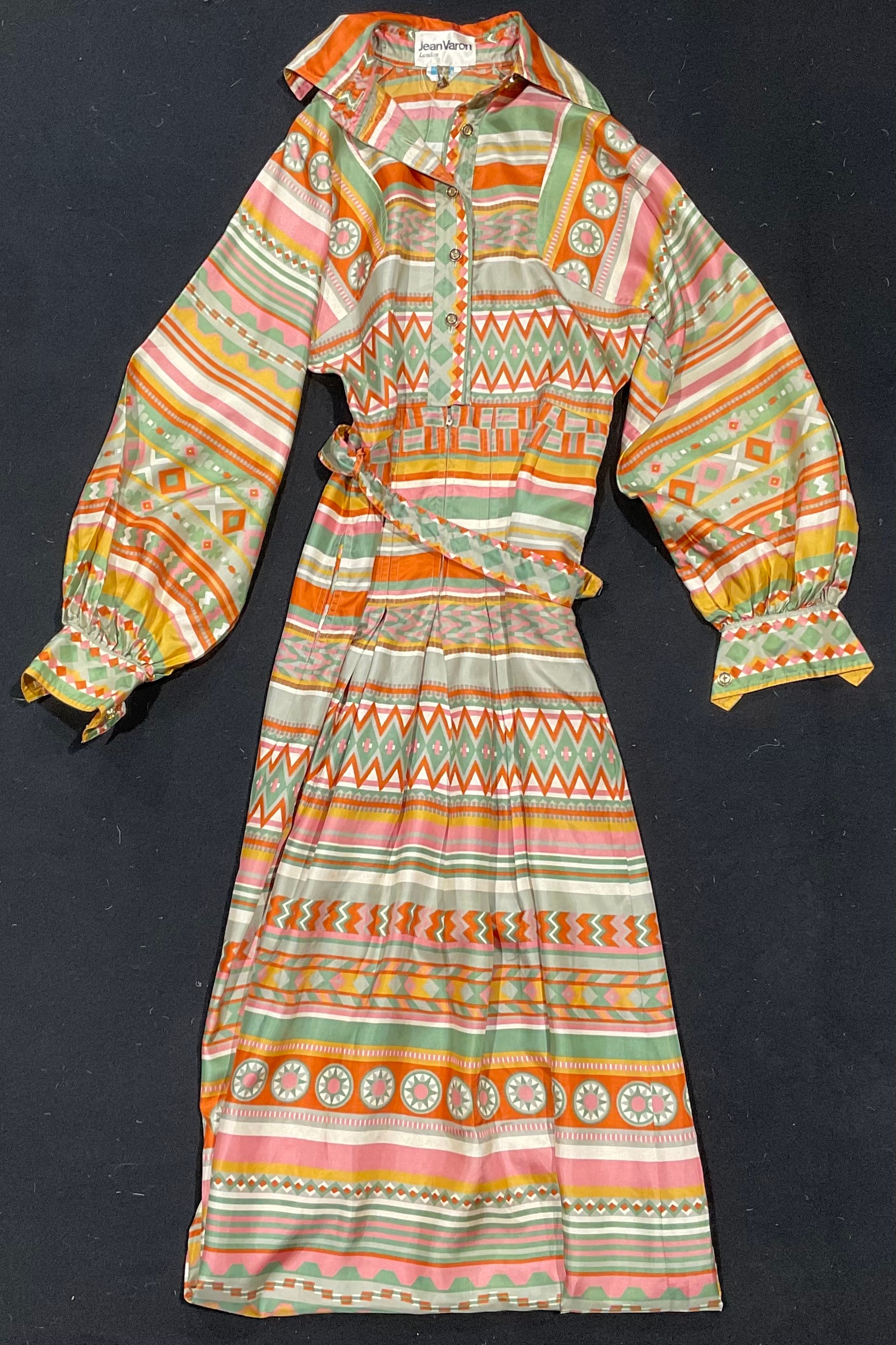 Vintage Fashion - a Jean Varon button front maxi dress, the geometric print in shades of green, - Image 6 of 7