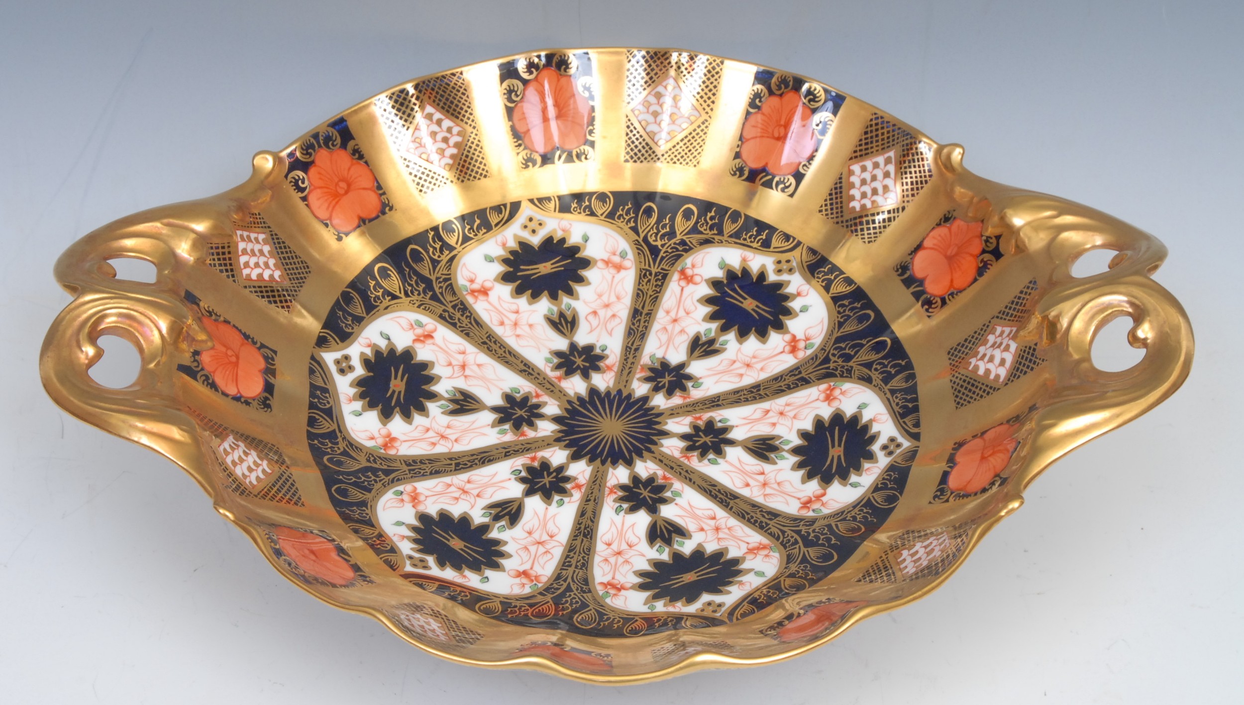 A Royal Crown Derby Imari palette 1128 pattern two handled shaped circular comport, solid gold band, - Image 2 of 3