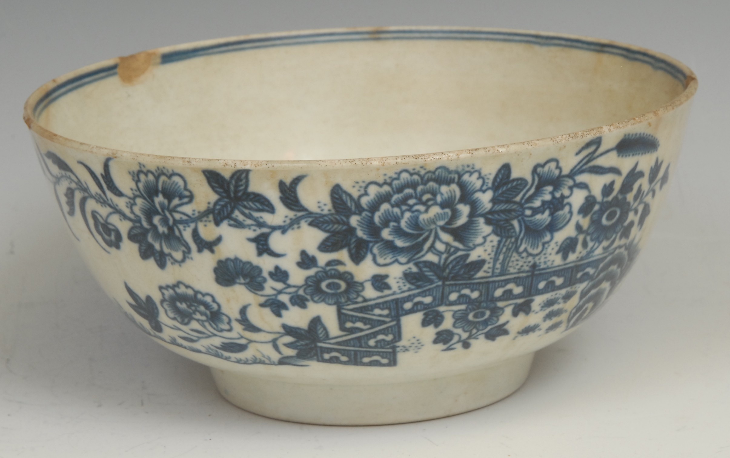 English Porcelain - a Worcester circular bowl, transfer printed with the Fence pattern, 16cm - Image 2 of 4
