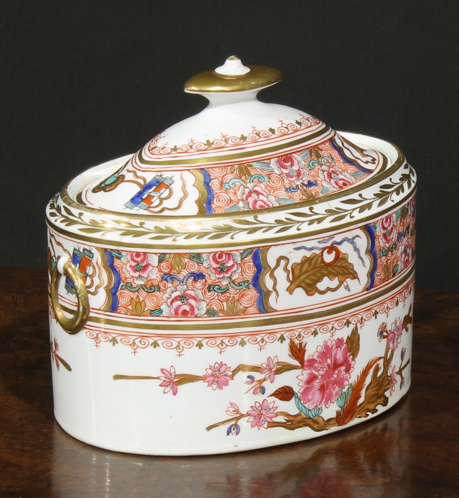A Josiah Spode II period 868 pattern tea and coffee service, decorated in the Japanese Kakiemon - Image 4 of 4