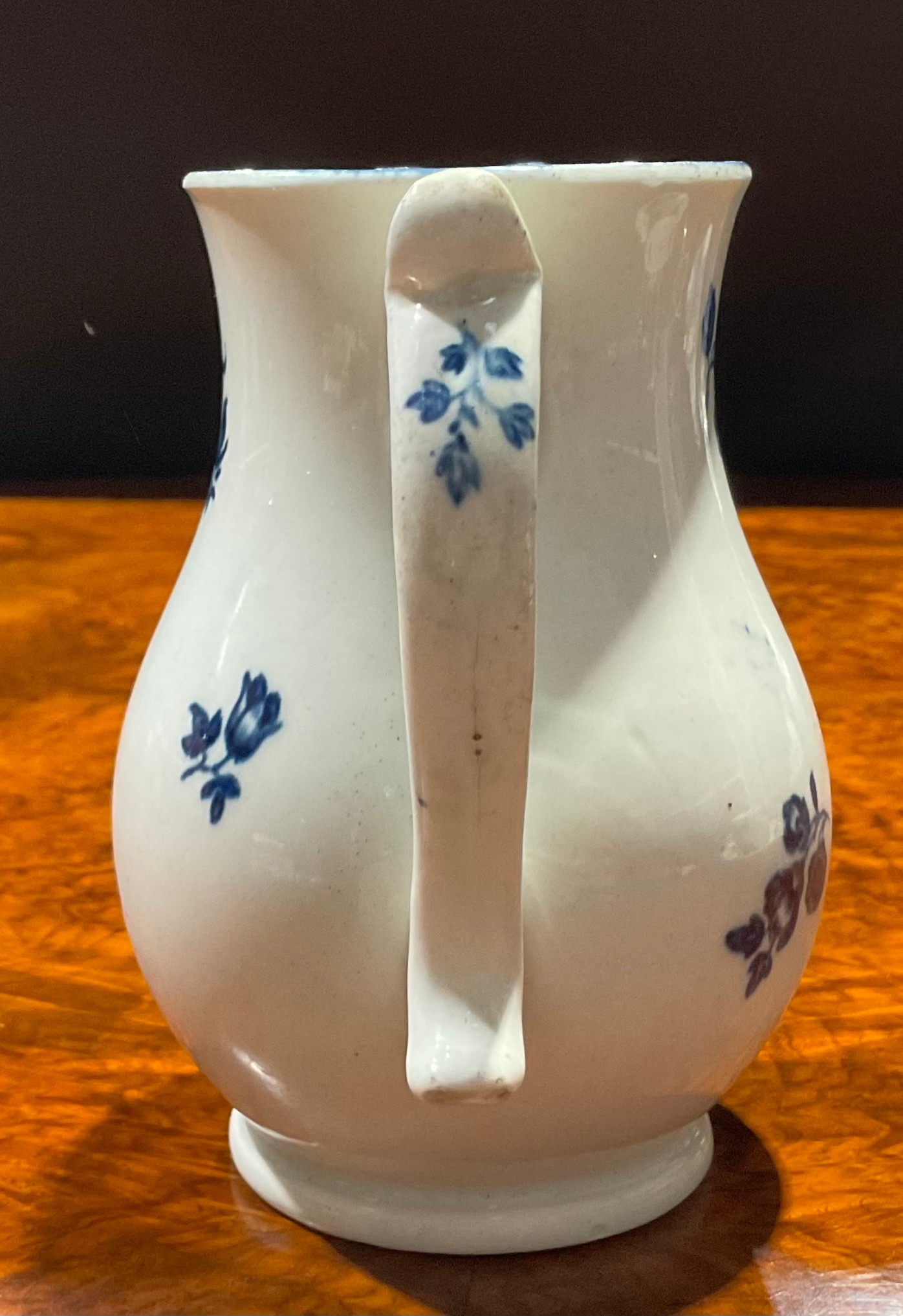 A Worcester Gilliflower pattern jug, decorated in underglaze blue, mask spout, 12.5cm high, crescent - Image 3 of 9