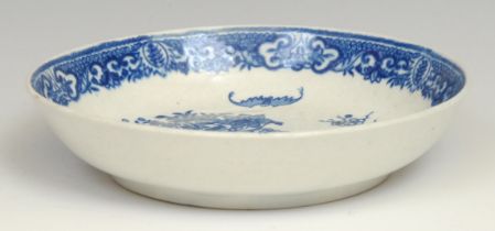 A Worcester Bat pattern dish, decorated in underglaze blue with a chinoiserie garden, 16cm diameter,