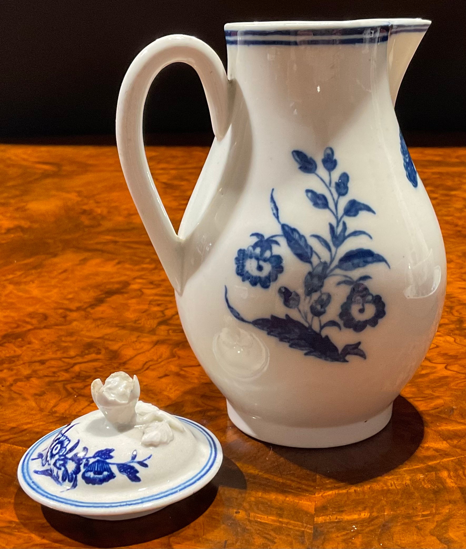 A Caughley Three Flowers pattern sparrow beak jug and cover, decorated in underglaze blue, flower - Image 4 of 13