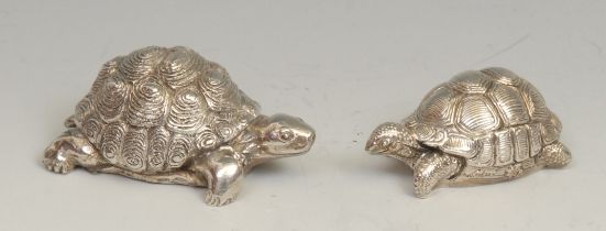 A silver novelty model, of a tortoise, 7cm long, filled, marked 925; another (2)