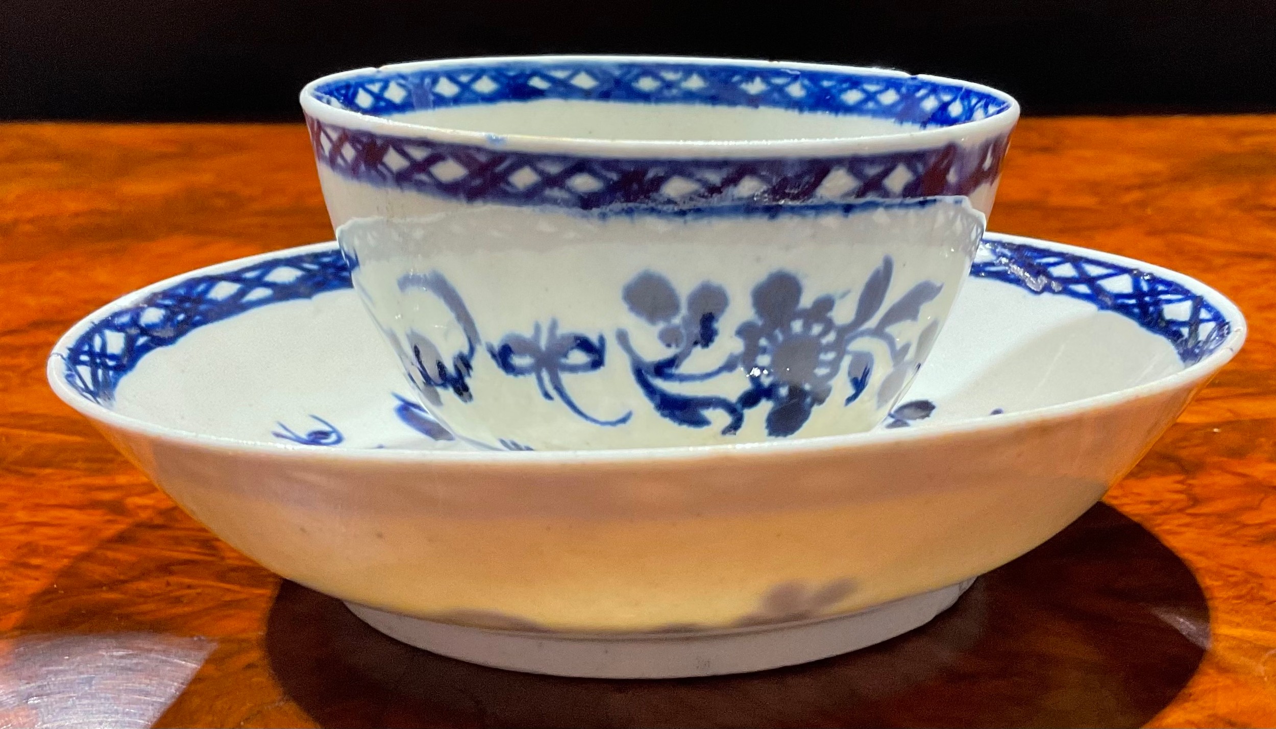 A Liverpool Barbed Chain and Daisy Spray pattern tea bowl and saucer, decorated in underglaze - Image 2 of 9