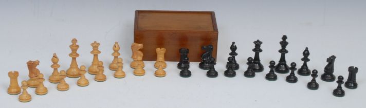 A boxwood and ebonised Staunton pattern chess set, the Kings 7cm high, boxed