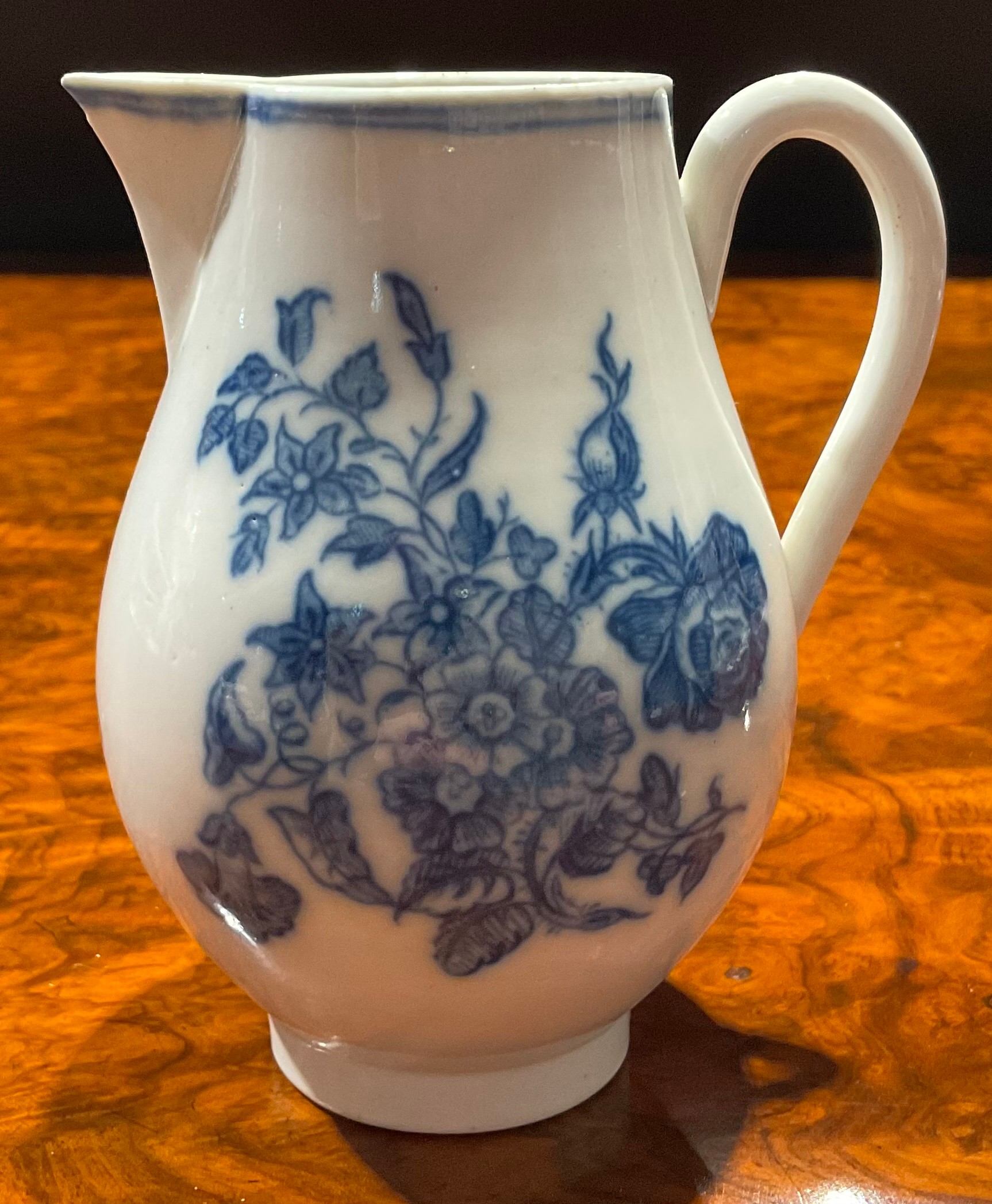 A Caughley Three Flowers pattern sparrow beak jug and cover, decorated in underglaze blue, flower - Image 12 of 13