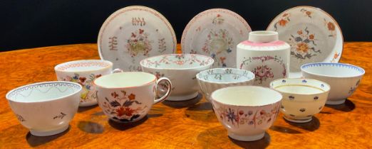 A collection of 18th and 19th century English porcelain, including a Caughley tea bowl, New Hall cup