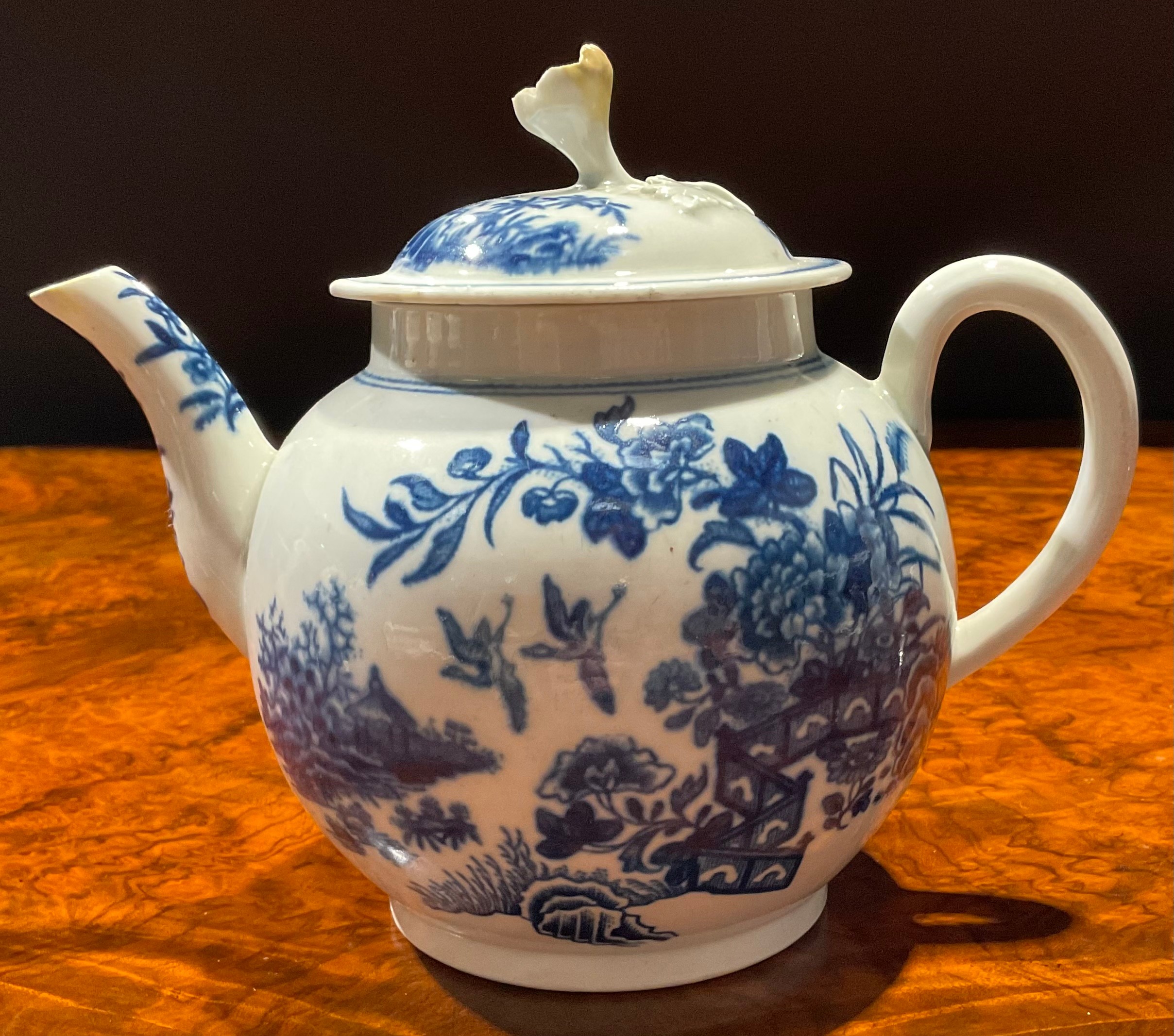 A Worcester Fence pattern ovoid tea canister, decorated in underglaze blue, crescent mark, 12.5cm - Image 3 of 14