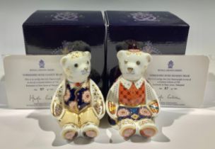 A pair of Royal Crown Derby paperweights, Yorkshire Rose Daddy Bear and Yorkshire Rose Mummy Bear,