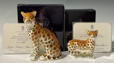 A pair of Royal Crown Derby paperweights, Leopardess and Leopard Cub, signature edition pre-