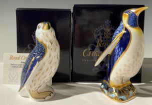 A Royal Crown Derby paperweight, Fairy Penguin, limited edition 32/150, gold stopper, 11cm,