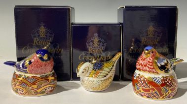 A Royal Crown Derby paperweight, Chaffinch Nesting, gold stopper, 7cm, printed mark in red, boxed;