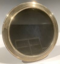 A silver circular photograph frame, 17cm diameter, Birmingham 1997