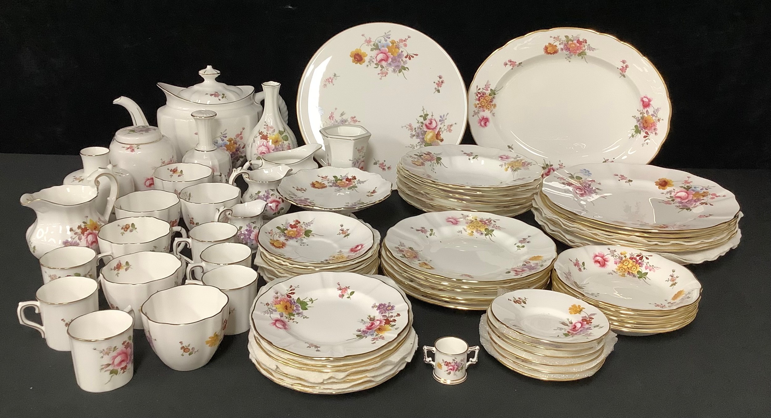 A Royal Crown Derby Posies pattern dinner and tea service, comprising cake stand, serving platter, - Image 2 of 4