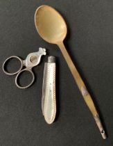 A Georgian horn spoon, with silver shistle finial; mother of pearl and silver blade penknife; a