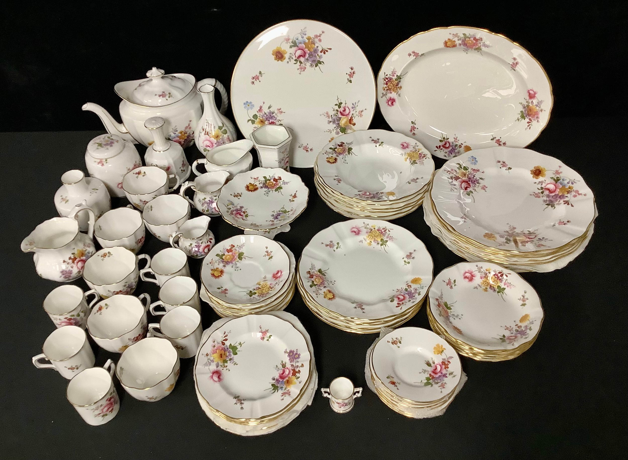 A Royal Crown Derby Posies pattern dinner and tea service, comprising cake stand, serving platter, - Image 3 of 4