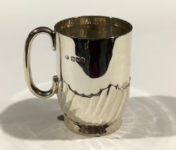 An Edwardian silver cup, wrythen grasped, slightly spreading cylindrical foot, 8cm high, London