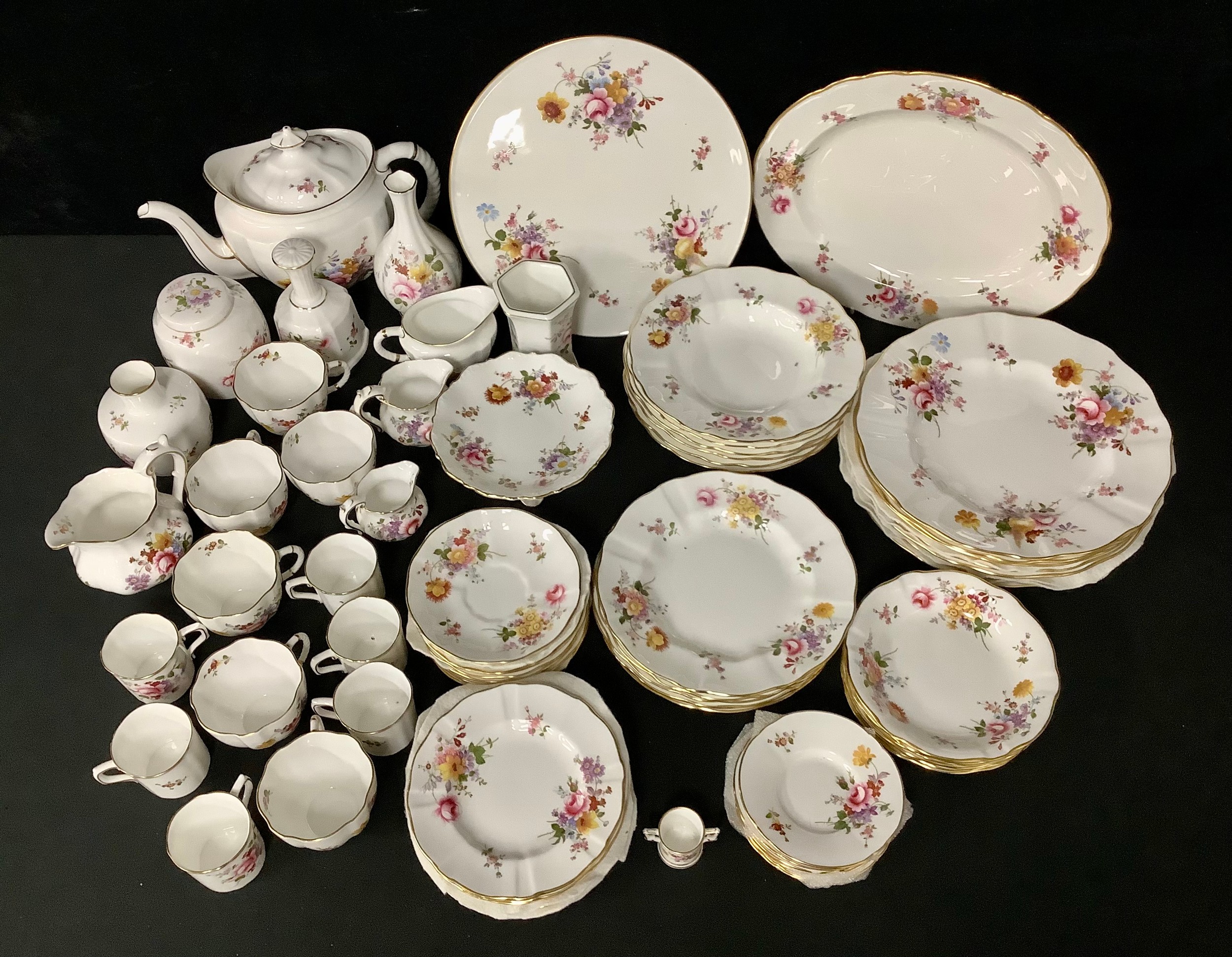 A Royal Crown Derby Posies pattern dinner and tea service, comprising cake stand, serving platter, - Image 4 of 4