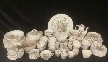 A Royal Doulton Hampshire pattern tea, dinner and coffee service, approx. 115 pieces