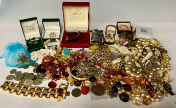A quantity of costume jewelry including watches, rings, necklaces, brooches etc (qty)