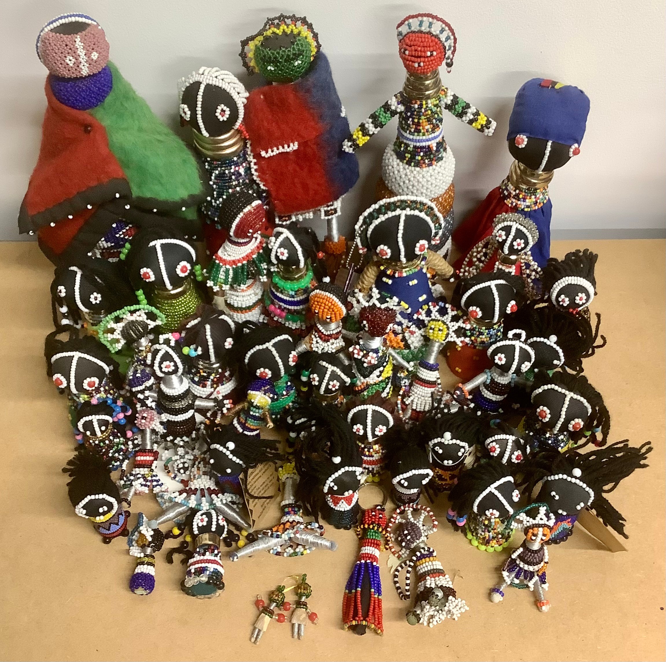 Tribal Art & the Eclectic Interior - a collection of Ndebele beadwork fertility and initiation - Image 2 of 3