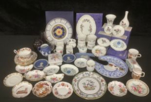 A Royal Crown Derby Imari 8687 pattern cup, saucer and tea plate, Posies pattern trinkets; etc; pair