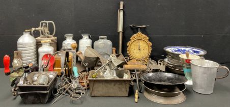 Kitchenalia - a set of Victorian kitchen scales; a table top butter churn; loaf tins; tin moulds;