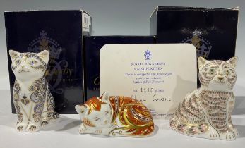 A Royal Crown Derby paperweight, Marmelo Sleeping Kitten, limited edition 1,649/2,500, gold stopper,