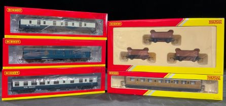 Toys & Juvenalia - Hornby OO Gauge, comprising R6473 triple mineral wagon pack, window boxed;