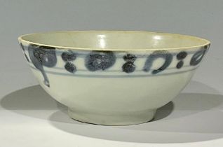 A Chinese shipwreck porcelain bowl, from the Tek Sing cargo, Nagel Auctions label