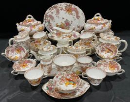 A Royal Crown Derby Olde Avesbury pattern dinner and tea service, comprising pair of vegetable