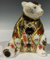 A Royal Crown Derby paperweight, Old Imari Honey Bear, printed in the 1128 palette, gold stopper,