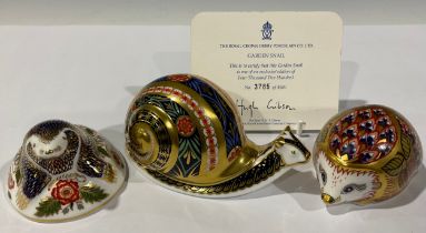 A Royal Crown Derby paperweight, Garden Snail, exclusive limited edition 3,785/4,500, gold