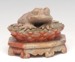 A Chinese soapstone carving, of a toad, 8.5cm wide, early 20th century
