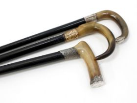 A George V silver mounted walking stick, curved horn handle, ebonised cane, the chased ferrule