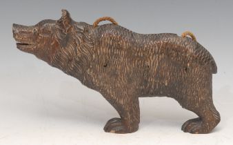 A Black Forest novelty wall-hanging key hook, as a bear, 24cm long, early 20th century