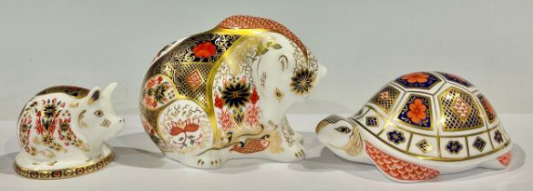 A Royal Crown Derby paperweight, Rocky Mountain Bear, decorated in the 1128 palette, Goviers