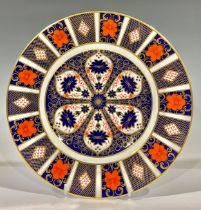 A Royal Crown Derby Imari 1128 pattern dinner plate, 27cm diameter, first quality