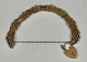 A 9ct gold gate link bracelet, padlock clasp, 14.1g