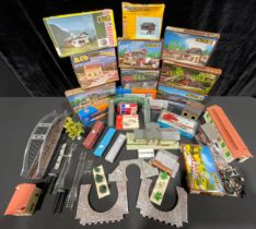 Toys & Juvenalia, Trains - a collection of trackside accessories and rolling stock including