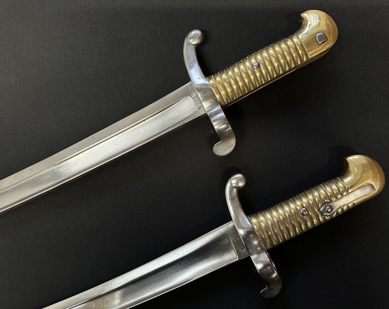French 1842 Yataghan Pattern Bayonet with single edged fullered blade 574mm in length. Spine of - Image 3 of 14
